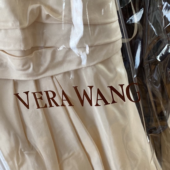 New Price!! Vera Wang Wedding Dress. Excellent condition. Worn once. Size 6. - Picture 11 of 14